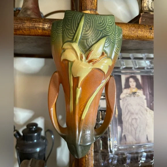 VINTAGE MCM Roseville Zephyr Lily Brown Wall Pocket 1297-8 1946 EUC - Picture 2 of 8